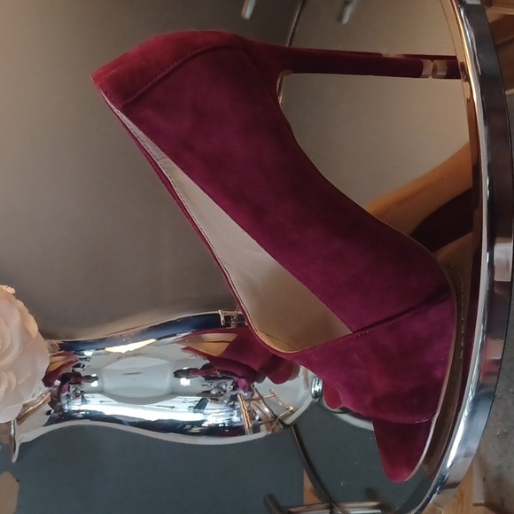 Vince Camuto size 10. Maroon asymmetrical peep toe heels. Brand new,never worn. - Picture 3 of 9